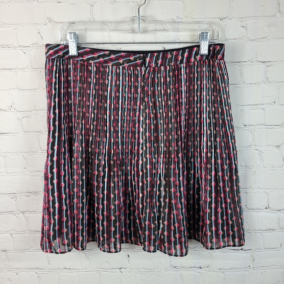 REISS Alani Geo Printed Mini Skirt - Picture 5 of 8